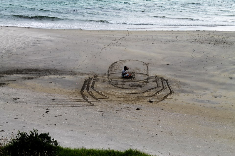 Illustration for article titled These Gorgeous Beachside Optical Illusions Will Fool You